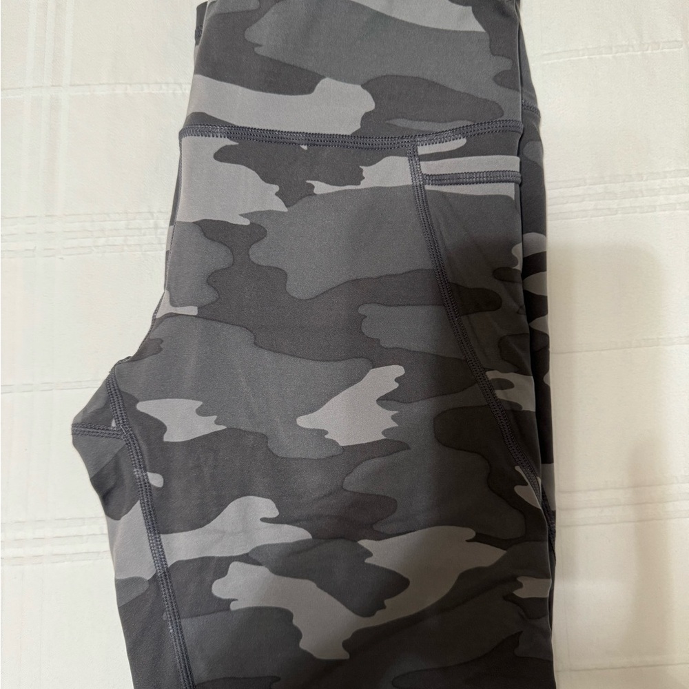 Sweaty Betty XS power 7/8 camo gray